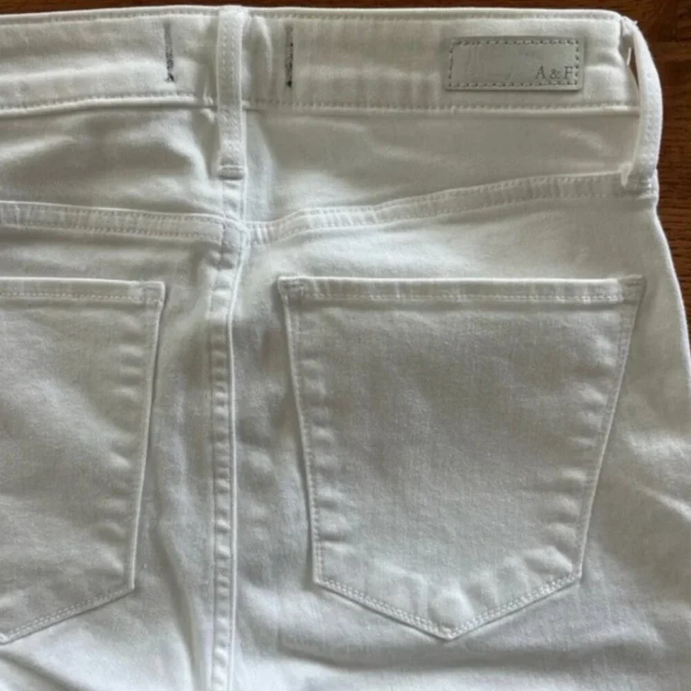 Abercrombie Simone High Rise Ankle Jeans White Denim 26 2S Chewed Raw Hem Slim